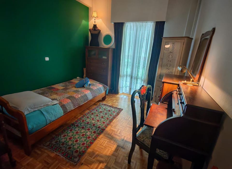 Retro private room in common apartment Vacation rental in Kallithea