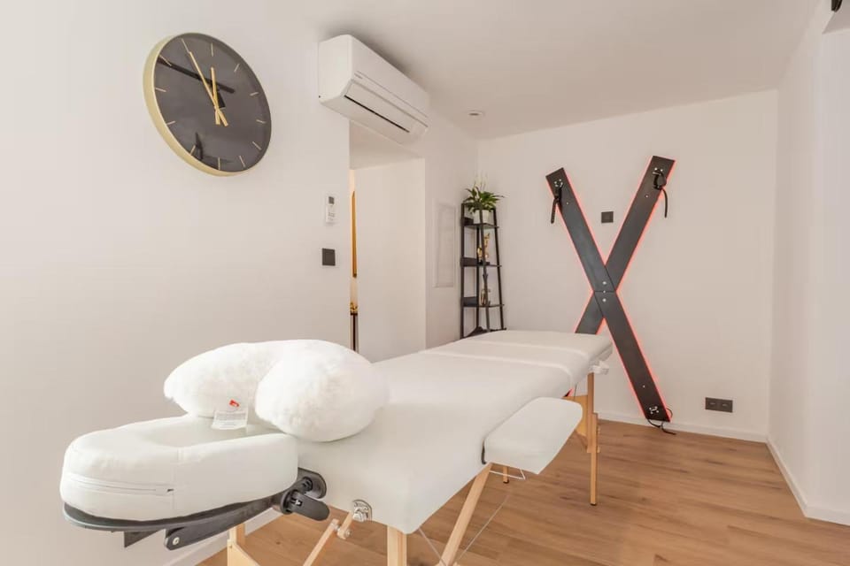 Massage, Entertainment
