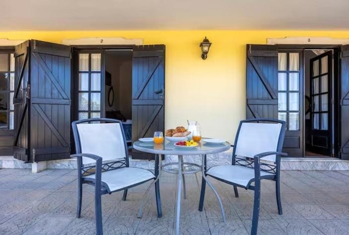 Quinta das AVES - Double Bedroom 1 Bed and Breakfast in Lagos