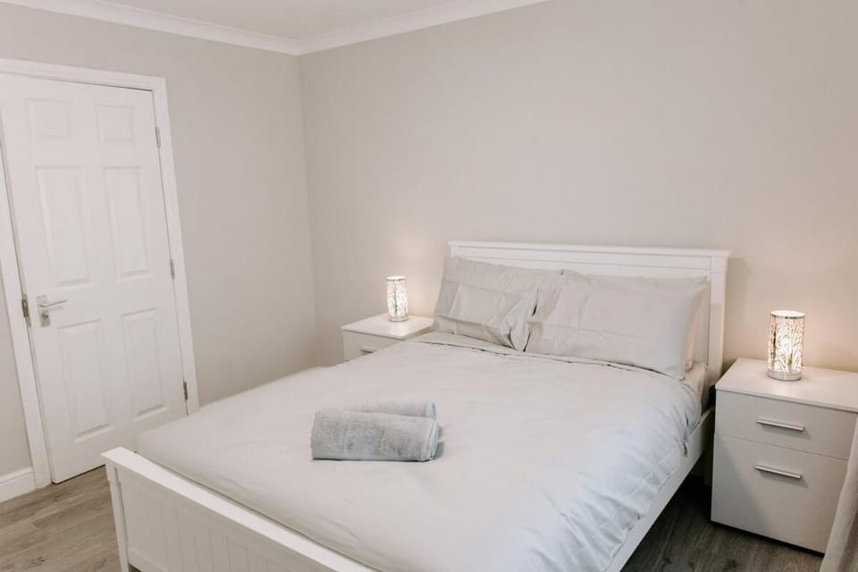 Bed, Photo of the whole room, Bedroom, towels, wardrobe