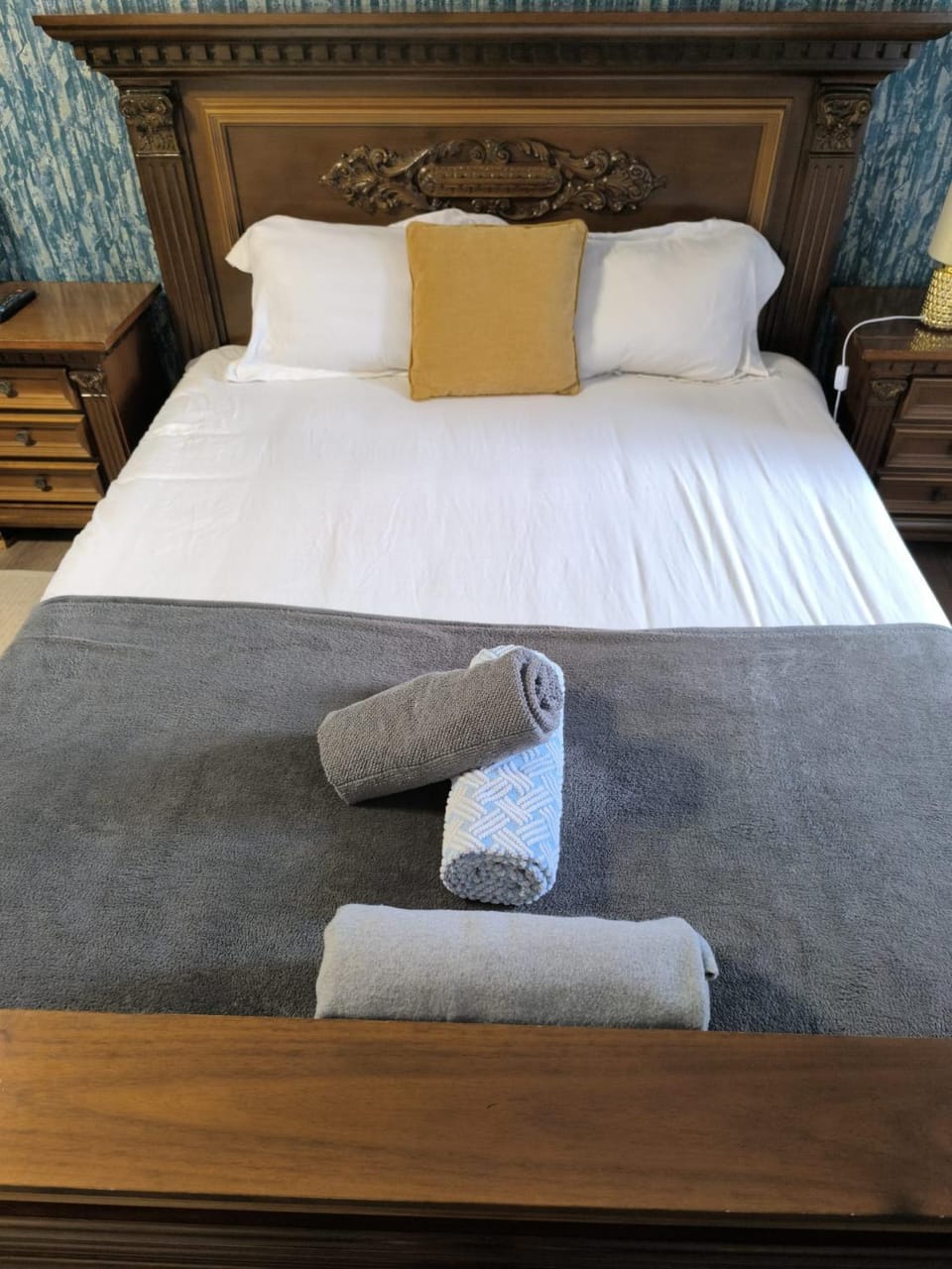 Bed, Photo of the whole room, Bedroom, towels