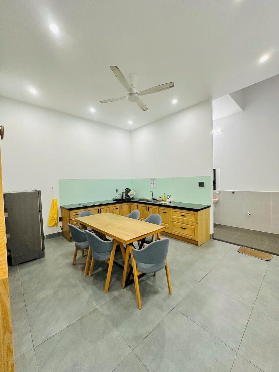 Kitchen or kitchenette, Dining area