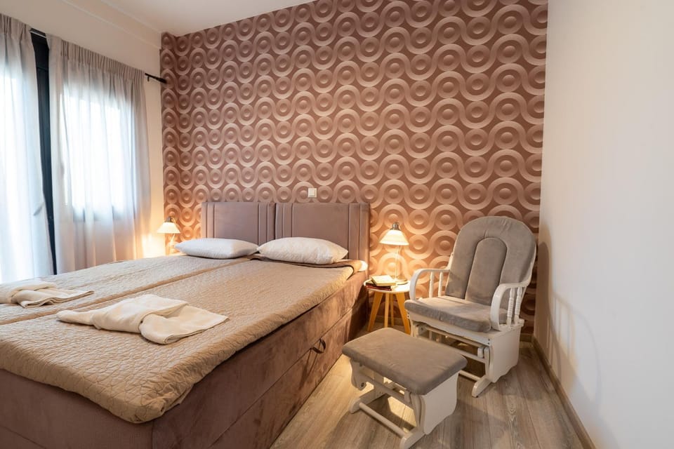 Bed, Bedroom, towels
