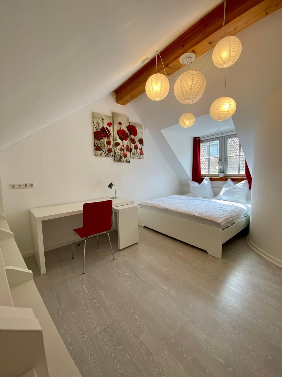 Bed, Photo of the whole room, Bedroom