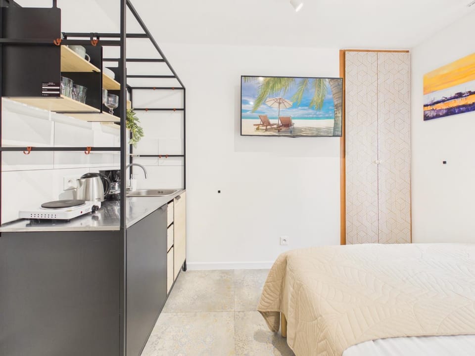 Kitchen or kitchenette