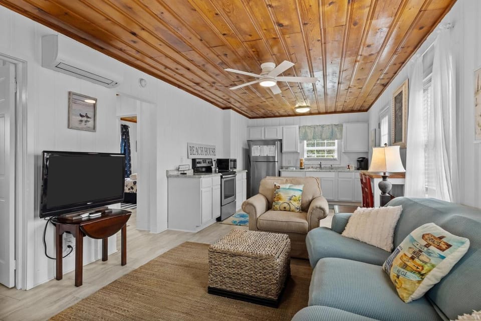 The Saltbox home House in Atlantic Beach