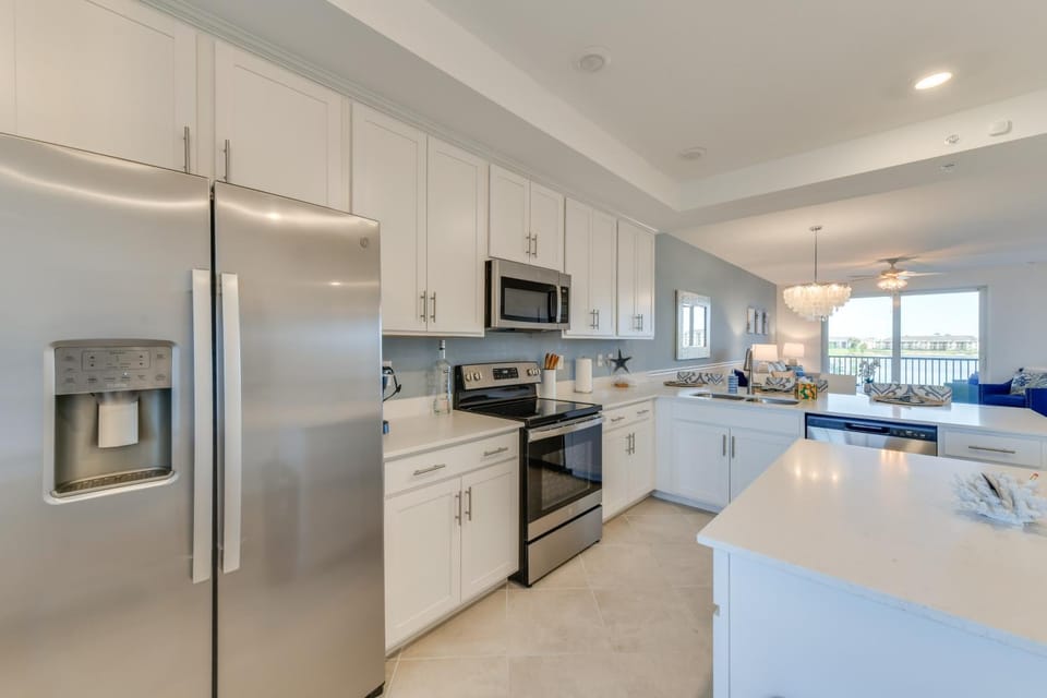 Balcony + Golf Course View: Venice Condo w/ Perks! House in North Port