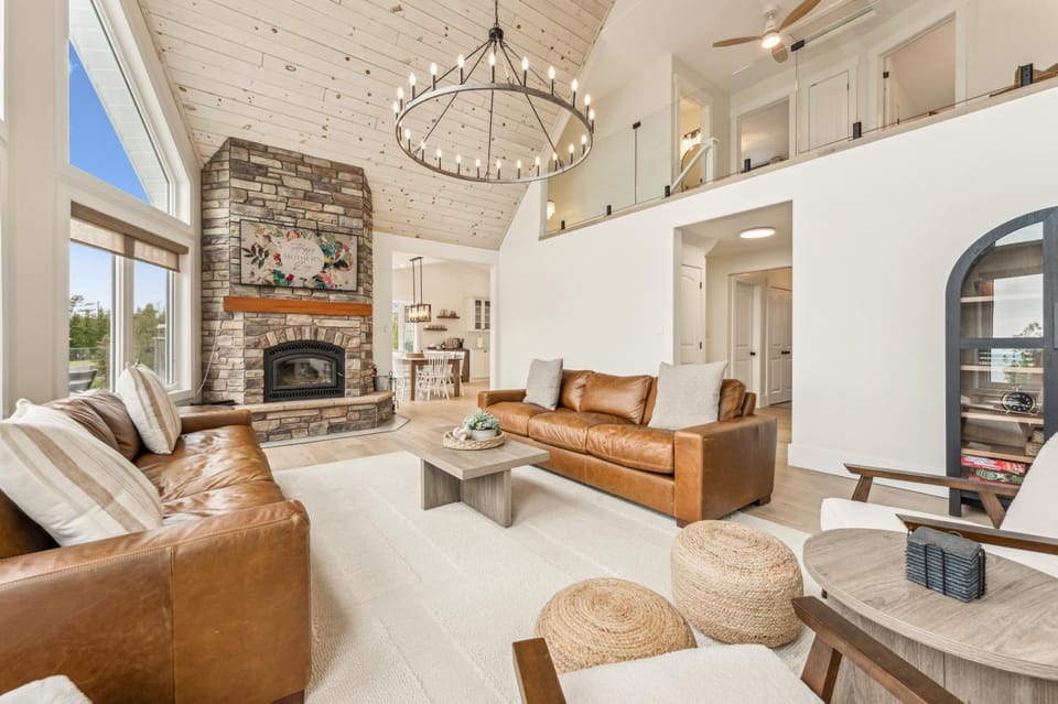TV and multimedia, Living room, Seating area, fireplace