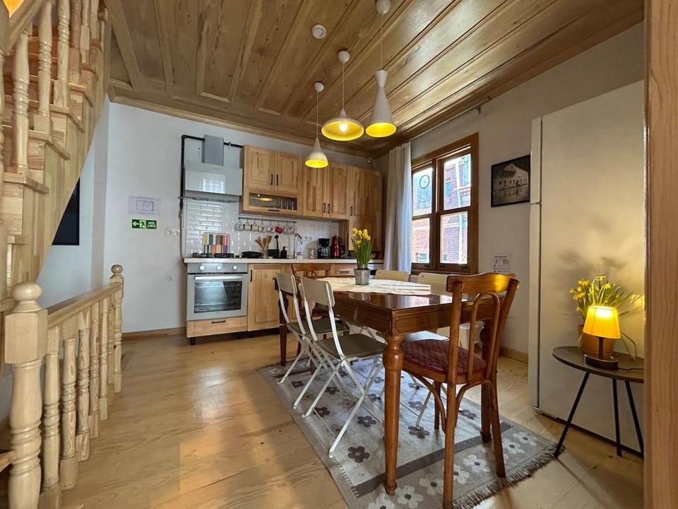 Balat Rose - Charming Wooden House with Terrace Villa in Istanbul