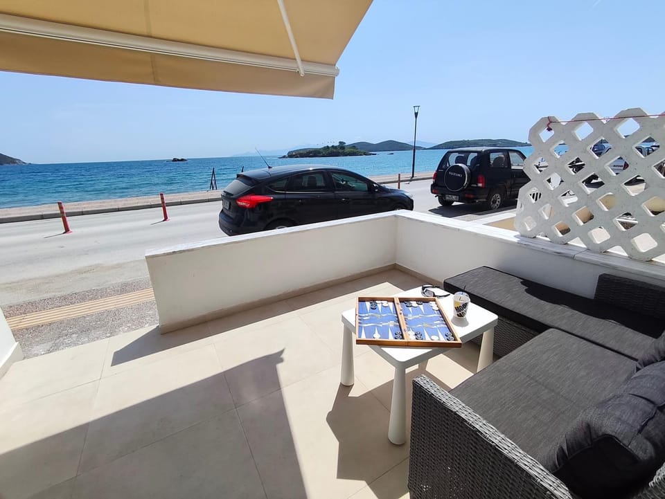 Aurora studio Apartment in Nea Peramos