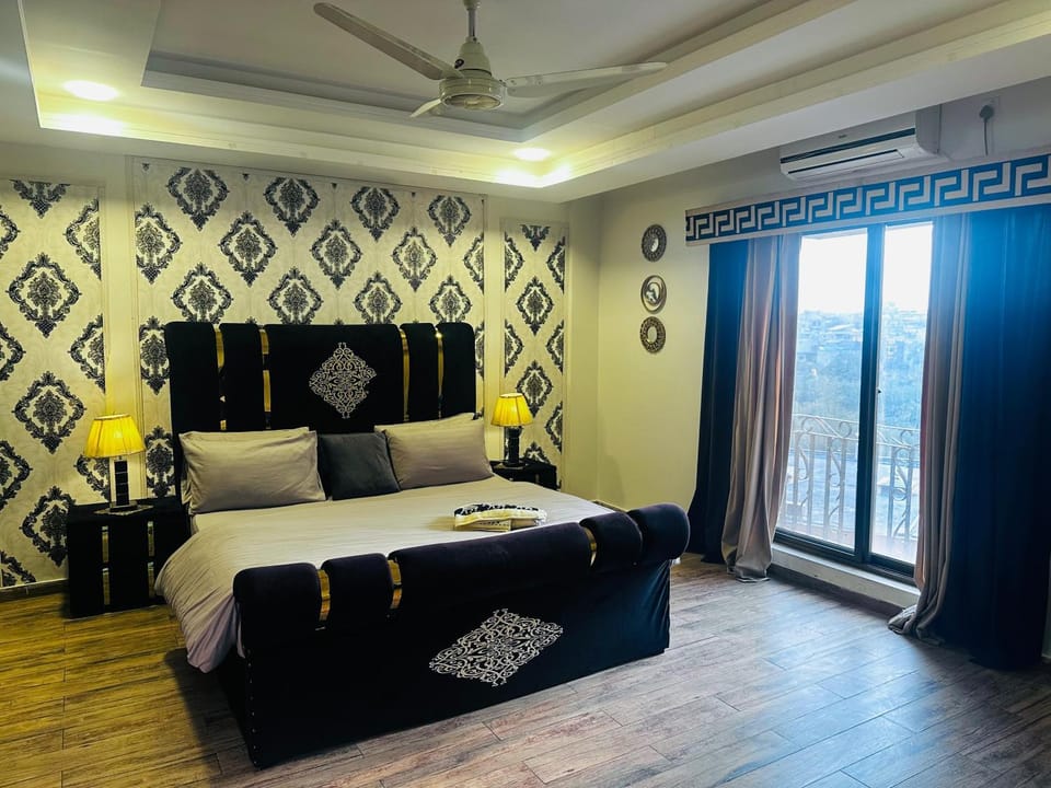 Bed, Living room, Photo of the whole room, Bedroom