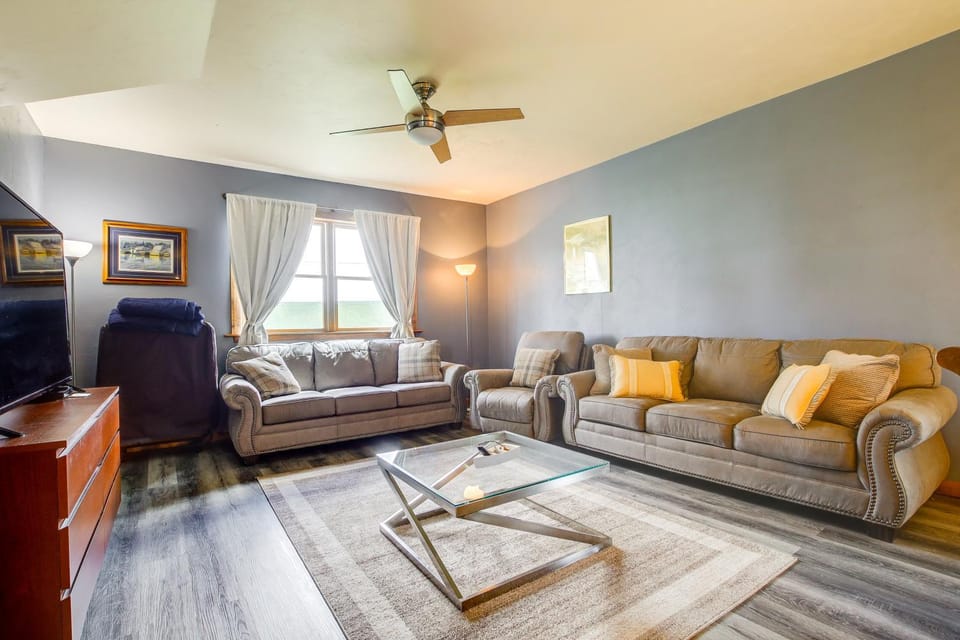 Pet Friendly Near Beach w/ Grill, Firepit, Games House in Algoma