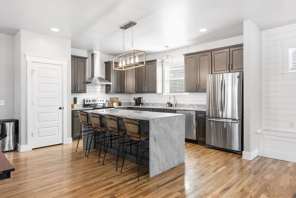 Lucky Bachelor 5 Min to Broadway With Hot Tub House in Nashville