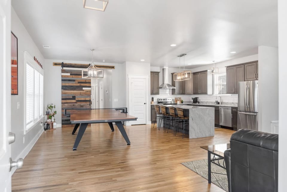 Lucky Bachelor 5 Min to Broadway With Hot Tub House in Nashville