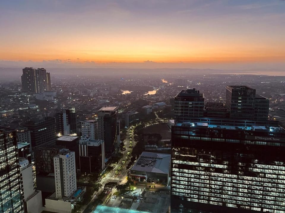 Executive 5BR Penthouse Suite in Uptown BGC Apartment in Makati