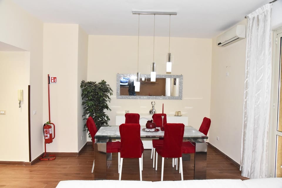 Living room, Dining area