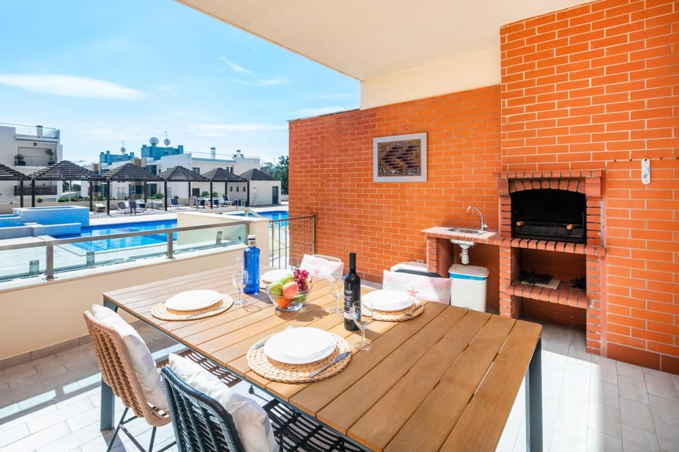 Patio, BBQ facilities, Balcony/Terrace, Dining area, Pool view, Swimming pool
