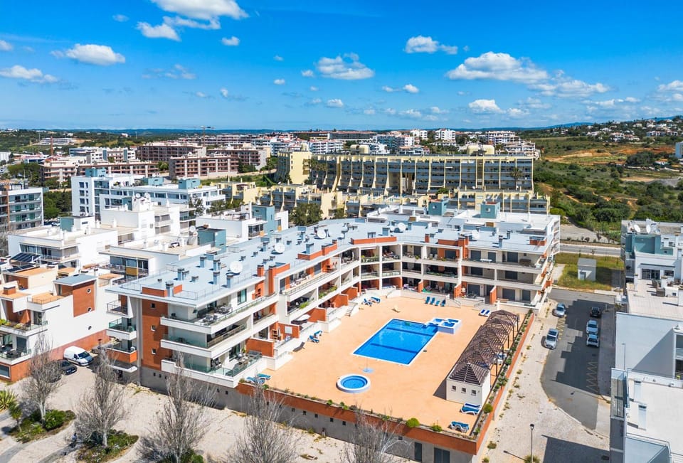 Property building, Neighbourhood, Pool view