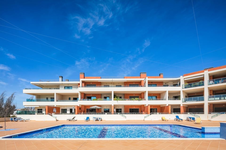 Swimming pool, sunbed