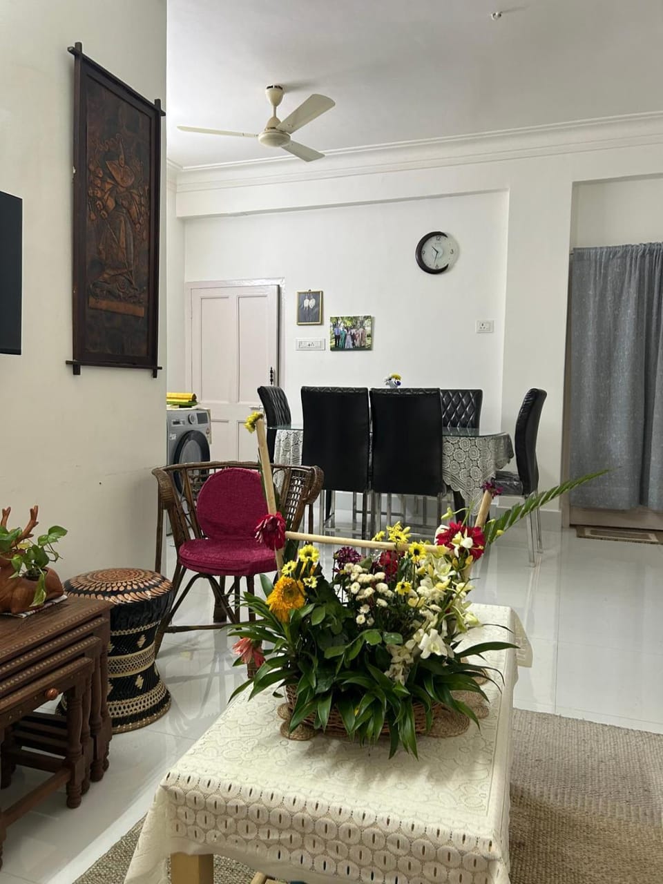 Communal lounge/ TV room, TV and multimedia, Living room, Seating area, Dining area, Evening entertainment