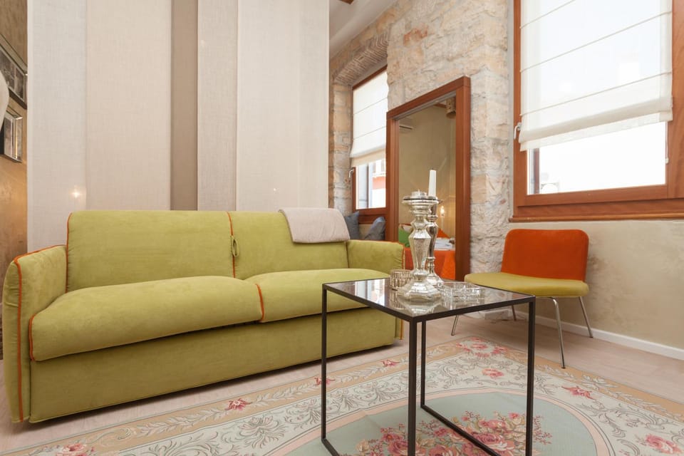 Living room, Decorative detail, Dining area