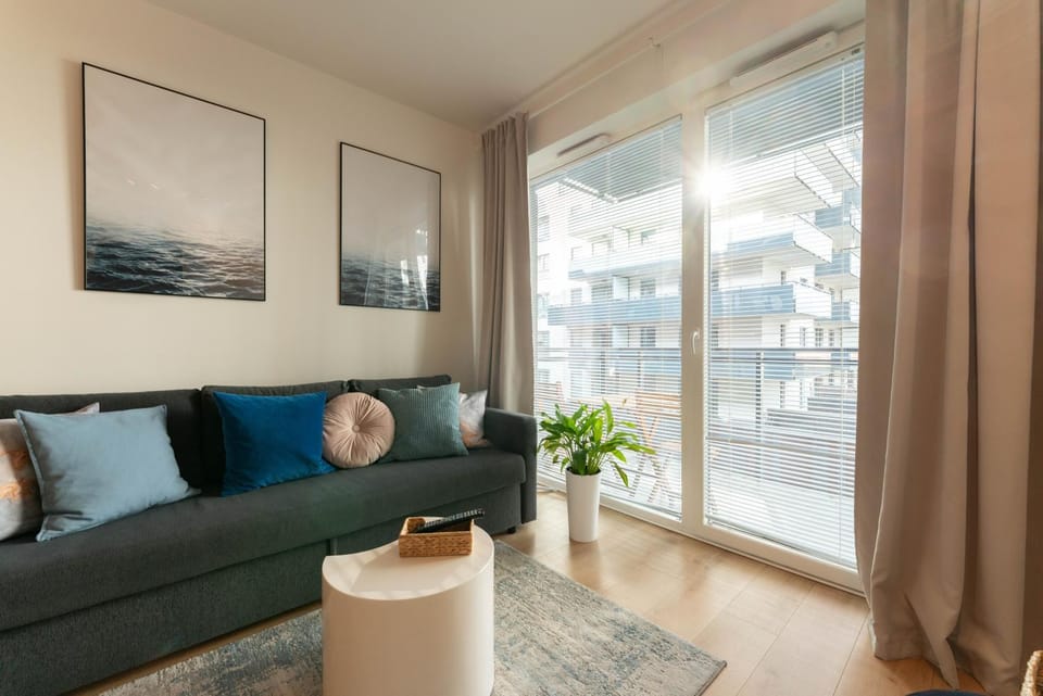 Communal lounge/ TV room, Balcony/Terrace, Living room