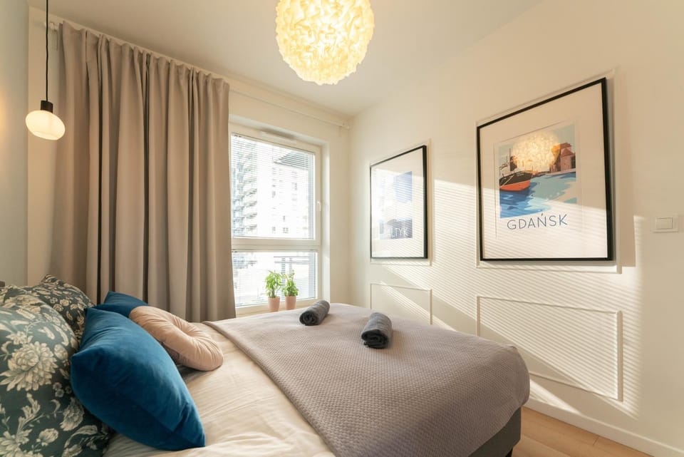 Bed, Bedroom, Guests, towels