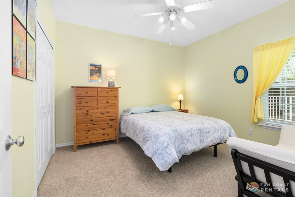 Stay ON Flagler Avenue! Charming Condo with Full Kitchen, Parking and Courtyard! Apartment in New Smyrna Beach
