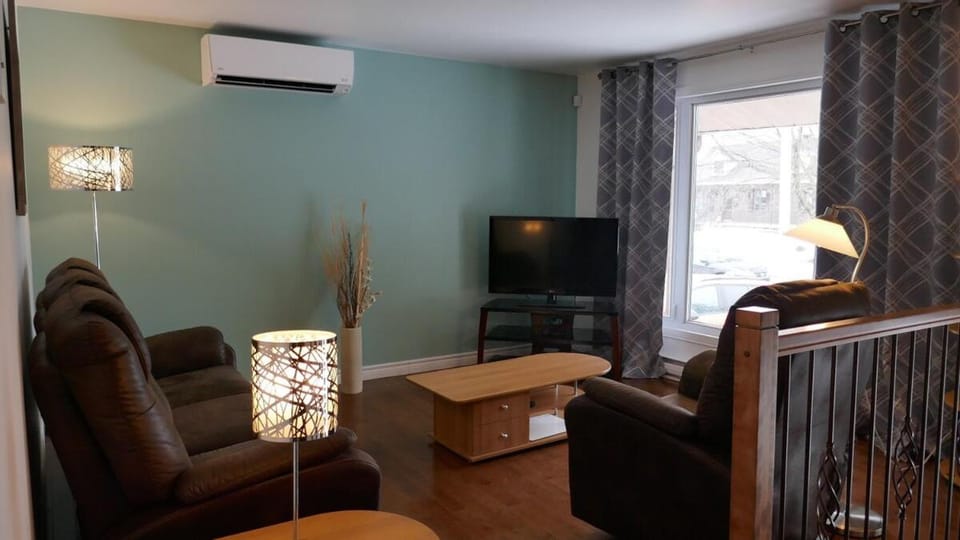 Communal lounge/ TV room, TV and multimedia, Living room