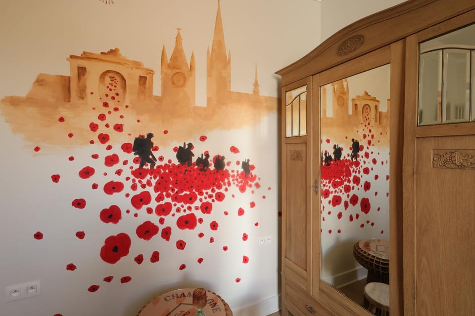 Property building, Decorative detail, Bedroom