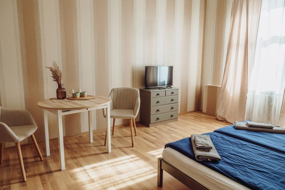 Bed, TV and multimedia, towels
