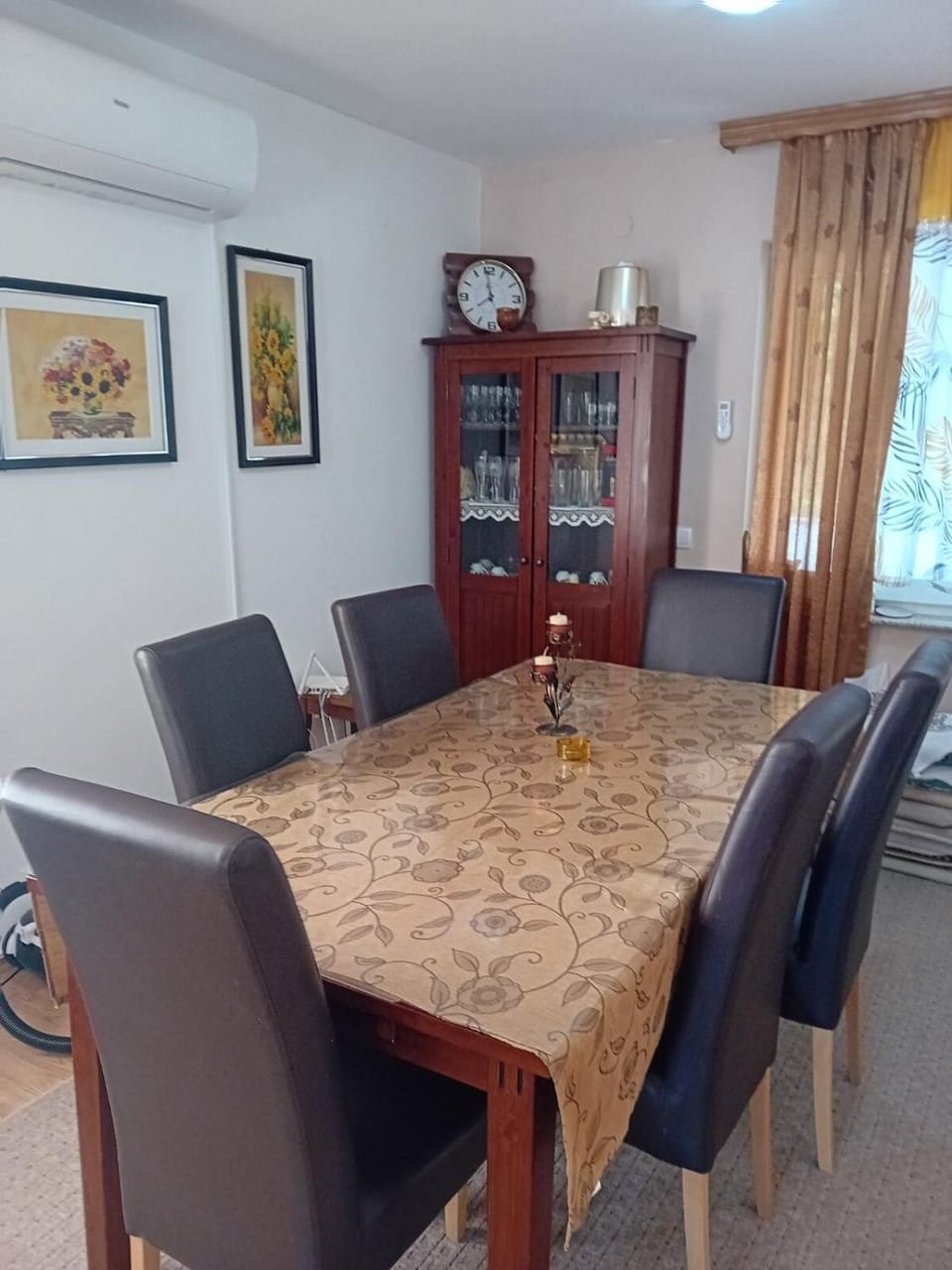 Library, Living room, Seating area, Dining area
