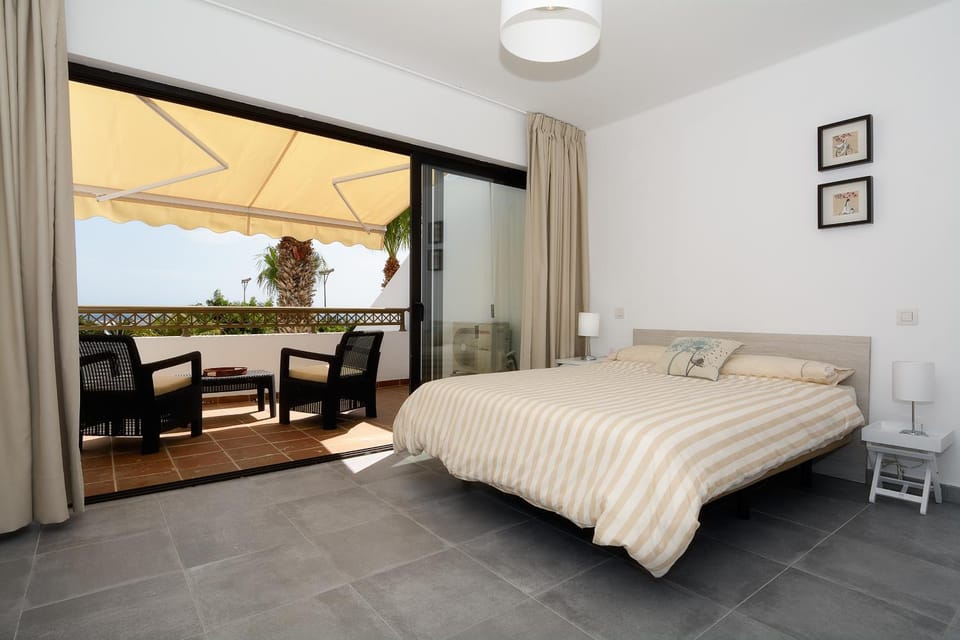 Balcony/Terrace, Photo of the whole room