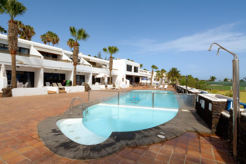 Property building, Pool view, Swimming pool, Swimming pool