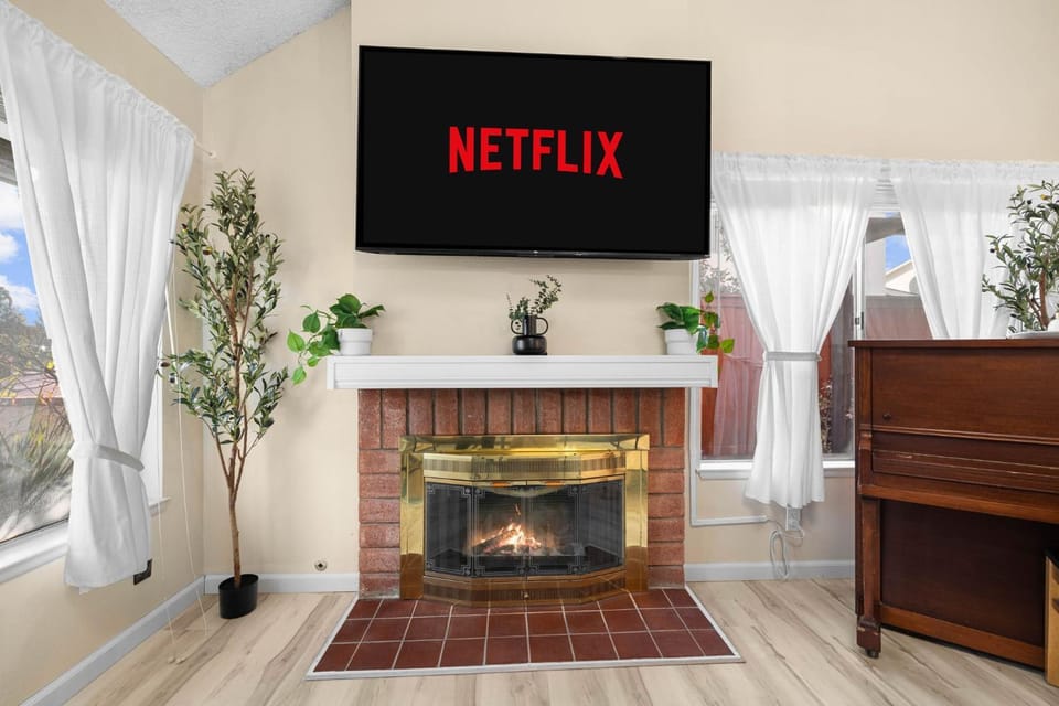 Communal lounge/ TV room, TV and multimedia, Evening entertainment, fireplace