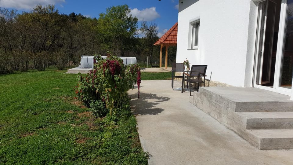 Property building, Day, Garden, Seating area