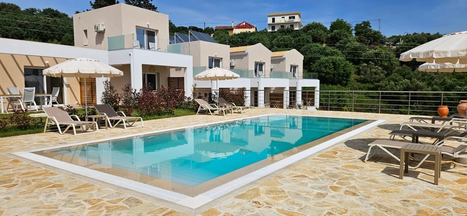 Property building, Swimming pool, sunbed