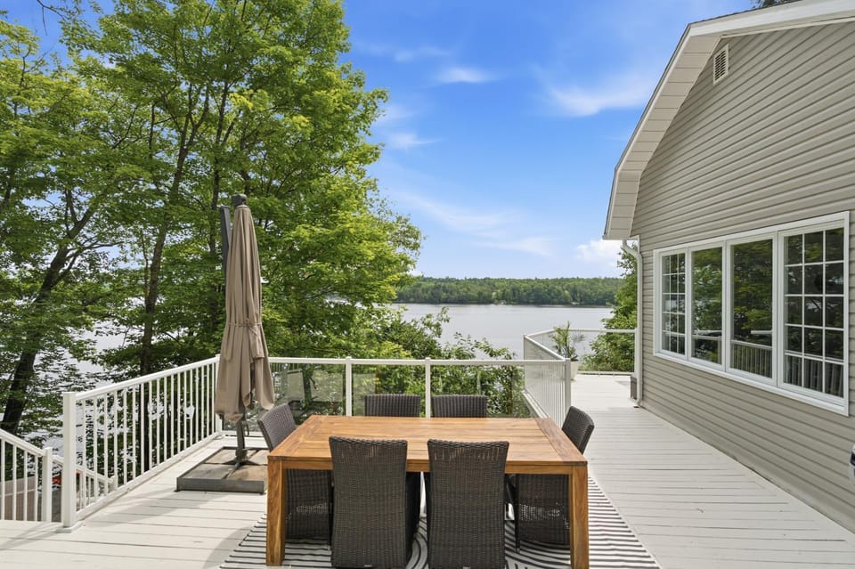 Beautiful Chalet Magog Chalet in New Hampshire