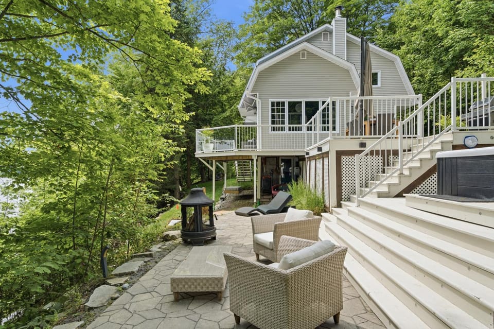 Beautiful Chalet Magog Chalet in New Hampshire