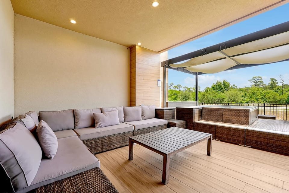 Magic Village Resort | 10 Min to Disney House in Bay Lake