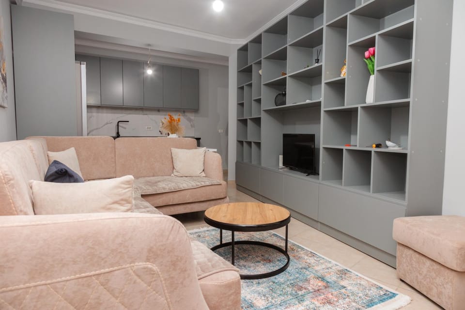 TV and multimedia, Kitchen or kitchenette, Living room, Seating area