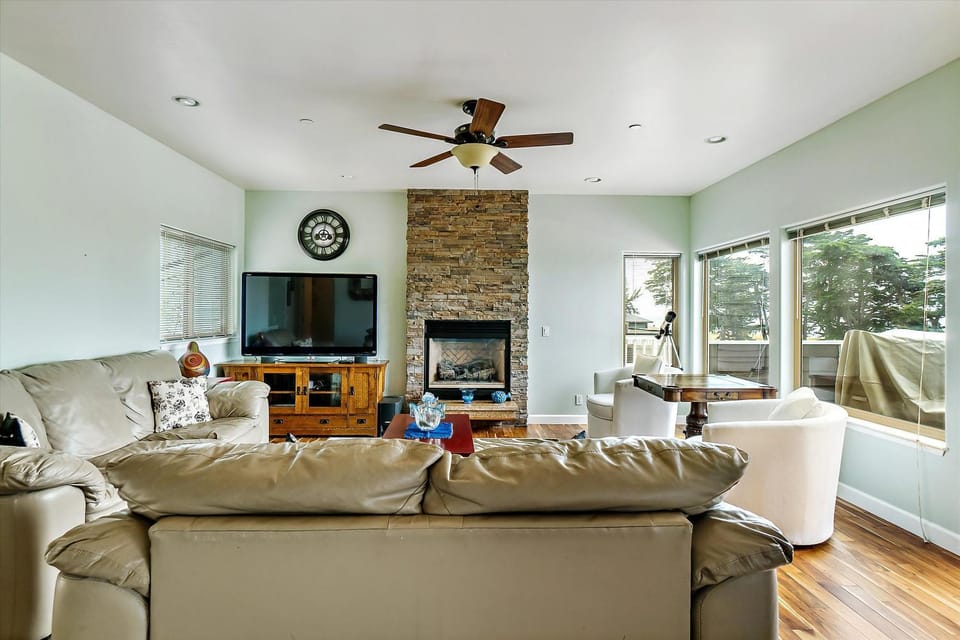 Seahorse Monthly-Spring Special-Mar thru May House in Cambria