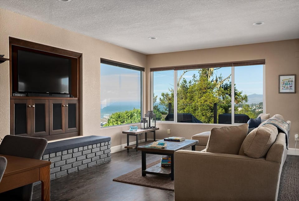Pembrook Paradise Monthly-Spring Special Mar thru May House in Cambria