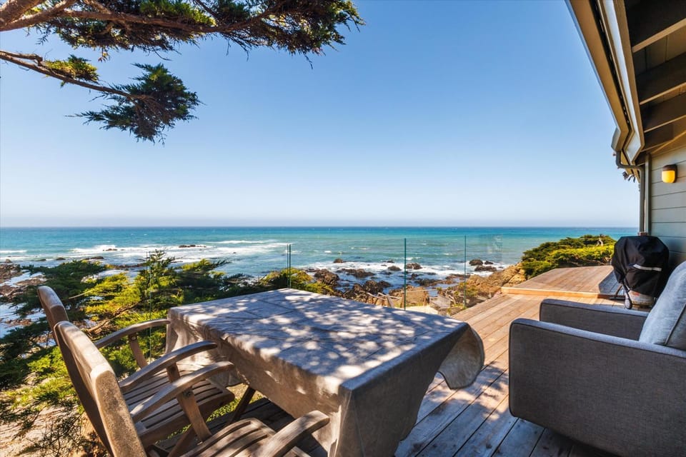 Sunset Sanctuary Oceanfront Luxury Monthly Newly remodeled House in Cambria