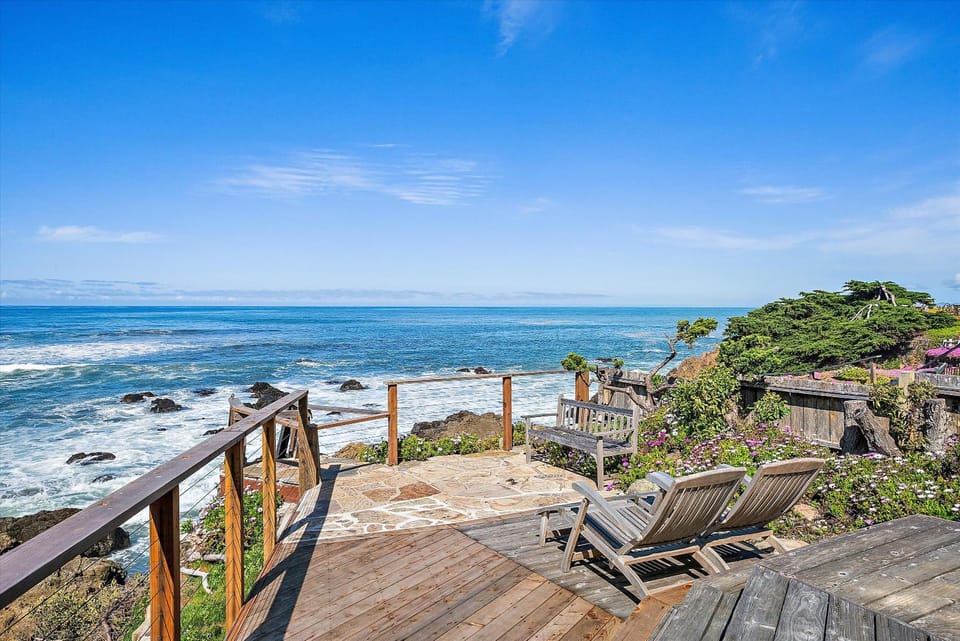 Sunset Sanctuary Oceanfront Luxury Monthly Newly remodeled House in Cambria