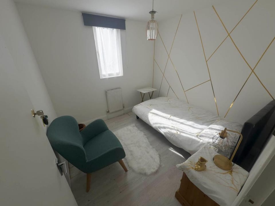 Secluded 4-Bedroom Bungalow Apartment in Edgware