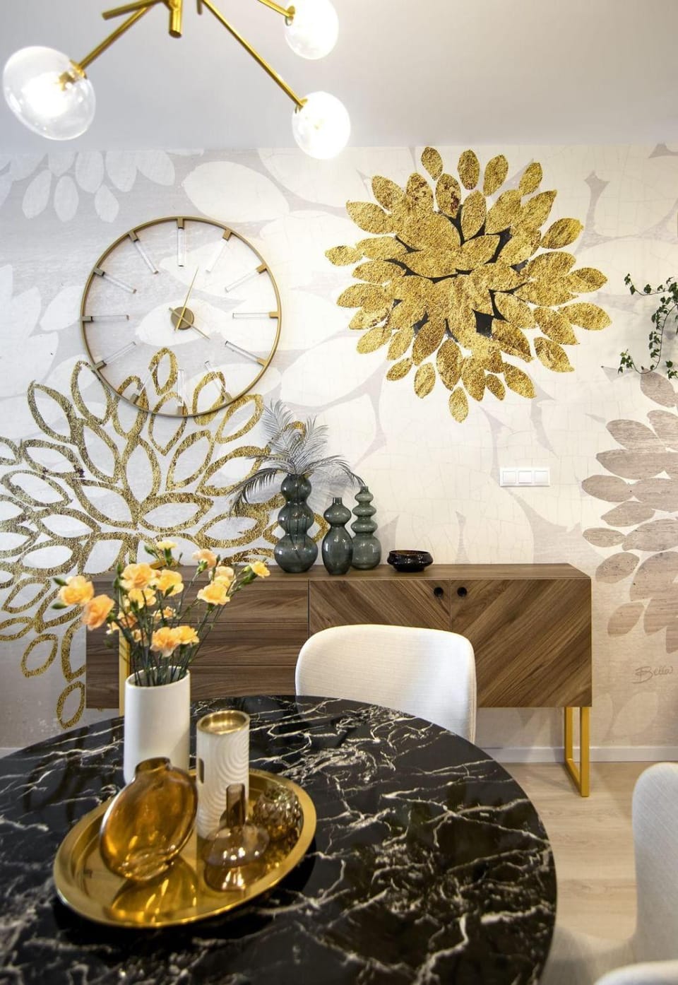 Living room, Decorative detail, Seating area, Dining area