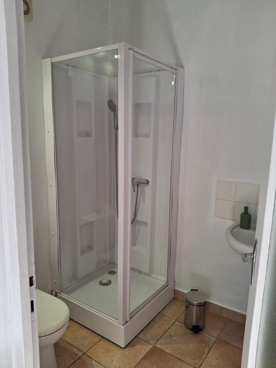 Shower, Toilet
