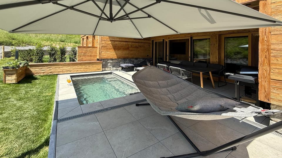 Spring, Natural landscape, Garden, Balcony/Terrace, Balcony/Terrace, Seating area, Garden view, Pool view, Pool view, Swimming pool, sunbed