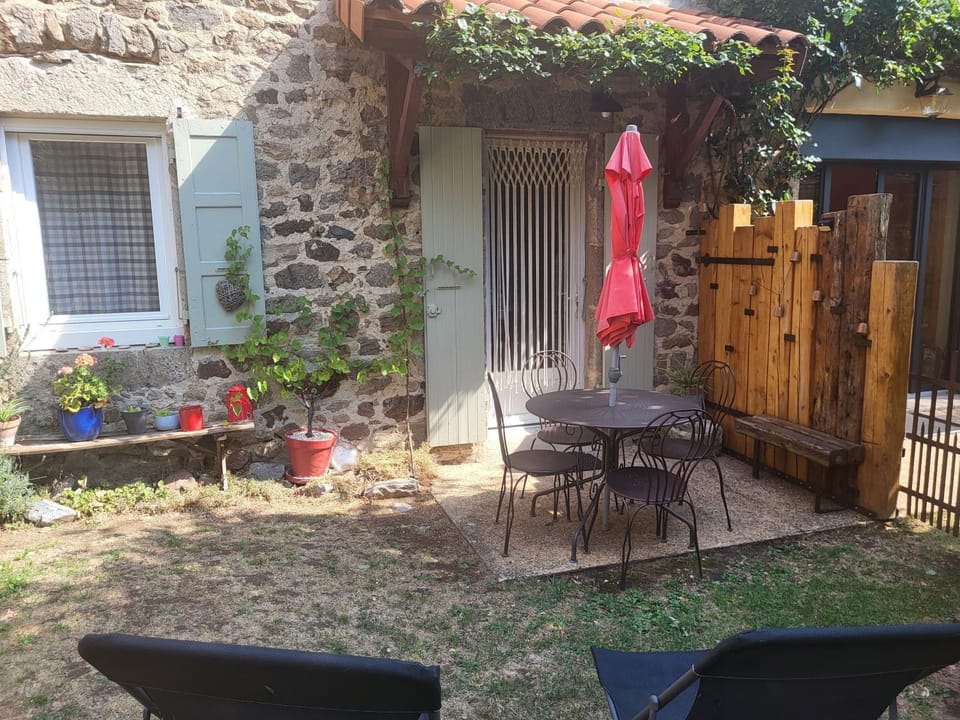 Gîte de la Pinsole pleine nature Ardeche House in Auvergne-Rhône-Alpes